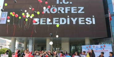 Balonlar Filistinli çocuklar için uçuruldu