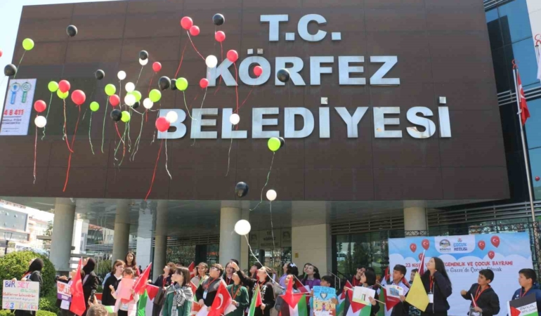 Balonlar Filistinli çocuklar için uçuruldu