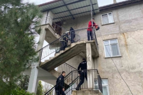 Oturma odasında korkutan yangın