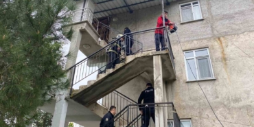 Oturma odasında korkutan yangın