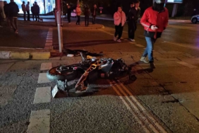 Sarıyer’de kontrolden çıkan motosiklet otomobile çarptı: 2 ağır yaralı