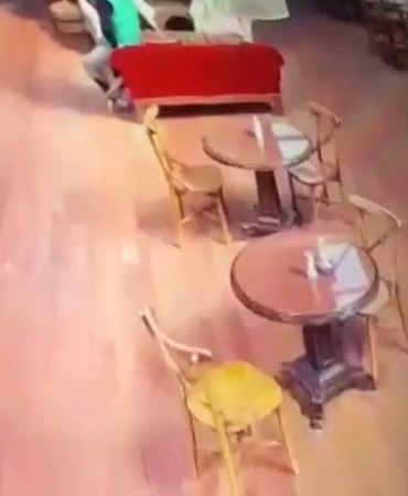 Sosyal medya fenomeni Danla Biliç’i eski sevgilisinin darp ettiği anlar kamerada