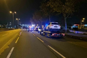 Bayrampaşa’da 2 aracın karıştığı kaza alanına başka bir araç daldı: 2 ölü, 4 yaralı