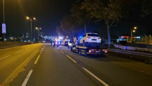 Bayrampaşa’da 2 aracın karıştığı kaza alanına başka bir araç daldı: 2 ölü, 4 yaralı