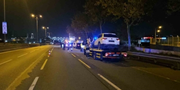 Bayrampaşa’da 2 aracın karıştığı kaza alanına başka bir araç daldı: 2 ölü, 4 yaralı