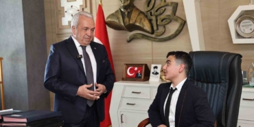 Başkan Şadi Özdemir makamını çocuklara devretti