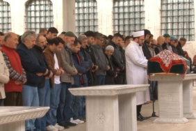 Fatih’te oyuncu Sevil Akdağ’ın öldürdüğü Elif Kırav son yolculuğuna uğurlandı