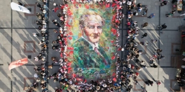 Cumhuriyet Meydanı’nda sanatla Atatürk sevgisi buluştu