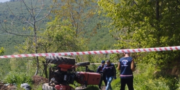 Devrilen traktörün altında kalan 85 yaşındaki adam hayatını kaybetti