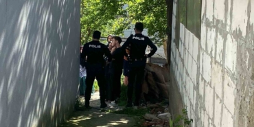 Pencere kenarında yoğurt yiyen çocuk 3 kattan düşerek ağır yaralandı