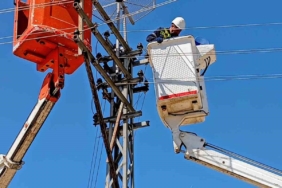 Edirne’de leylekler için elektrik direklerine yuvalar yerleştirildi