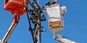 Edirne’de leylekler için elektrik direklerine yuvalar yerleştirildi