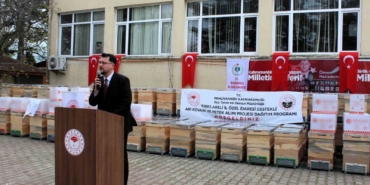 Kırklareli’nde arıcılara kovan ve petek dağıtıldı