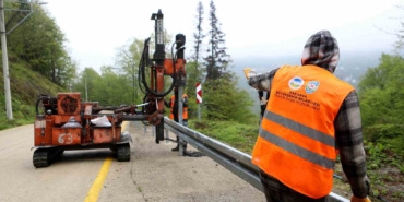 Taşyatak’ta çelik bariyer montajı tamam