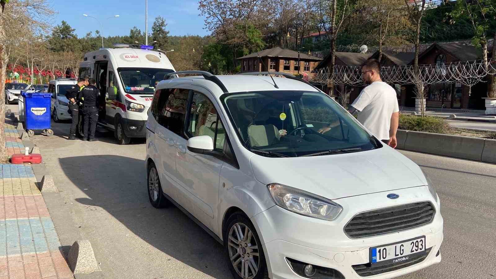 2 yaşındaki çocuğa otomobil çarptı