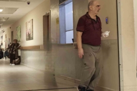 Odun keserken az daha elinden oluyordu