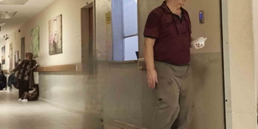 Odun keserken az daha elinden oluyordu