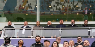 Mecnun Otyakmaz, Kasımpaşa - Sivasspor maçını tribünden takip etti