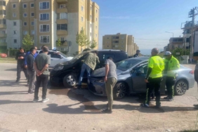 Kocaeli’de 3 araçlı zincirleme kaza: 3 yaralı