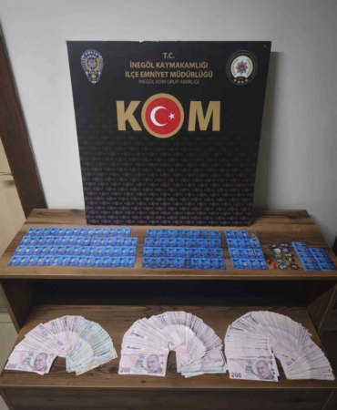 Piyasaya sahte altın sürüp önce kuyumcuları sonra vatandaşları dolandırdılar
