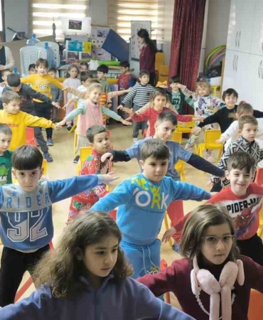 Bursalı minikler okul öncesi eğitimde sınırları aştı