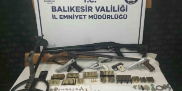 Erdek’te ruhsatsız silah ve tarihi eser operasyonu: 1 gözaltı