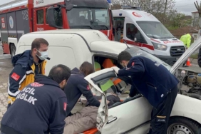 Çorlu’da trafik kazası: Araçta sıkışan yaralıyı itfaiye kurtardı