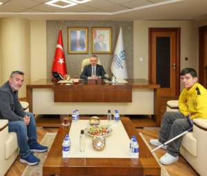 Kocaelisporlu Efe Kartal’dan Büyükakın’a ziyaret