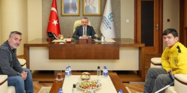 Kocaelisporlu Efe Kartal’dan Büyükakın’a ziyaret