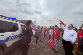 Bursa’da polis ekiplerine meşaleli sürpriz