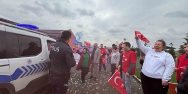 Bursa’da polis ekiplerine meşaleli sürpriz
