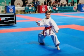 Karate şampiyonasında birinci olan Deniz Aydemir milli takıma vize aldı