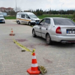 Arkadaşını boğazından bıçakladı