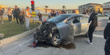 Yangın ihbarına giden itfaiye aracı otomobil ile çarpıştı: 2 yaralı
