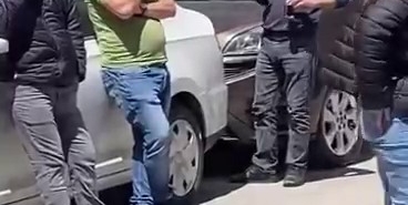 İstanbul’daki deprem anında çayını alarak kaçan vatandaş kamerada