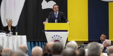 Fenerbahçe Başkanı Ali Koç: "Fenerbahçemiz, her olumsuz gelişmeden sonra kongre tartışmalarına sürüklenecek, sosyal medyadaki algılarla başkan değiştirecek, tribünden yapılan tezahüratlarla yönetim kurulunu değiştirecek bir kurum değildir ve olmamalıdır."