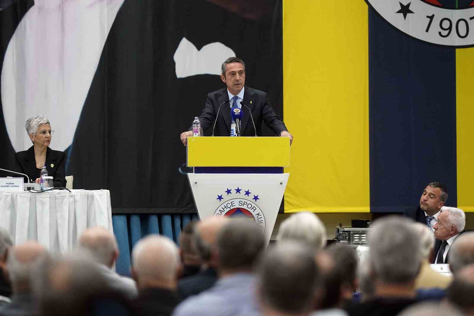 Fenerbahçe Başkanı Ali Koç: "Fenerbahçemiz, her olumsuz gelişmeden sonra kongre tartışmalarına sürüklenecek, sosyal medyadaki algılarla başkan değiştirecek, tribünden yapılan tezahüratlarla yönetim kurulunu değiştirecek bir kurum değildir ve olmamalıdır."
