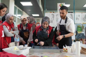 Balıkesir’de gönüllü gençlerden çevre temizliği