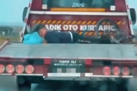 Çekici kasasında çocuk taşıdı, görüntüler dehşete düşürdü