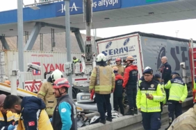 Kuzey Marmara Otoyolu’nda feci kaza: Otomobil tırın altına girdi, 4 kişi hayatını kaybetti