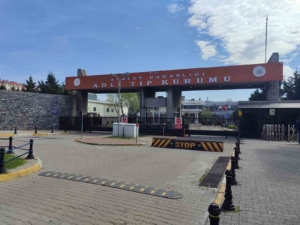 Pendik’teki feci kazada hayatını kaybeden 4 kişinin cenazesi Adli Tıp Kurumundan alındı