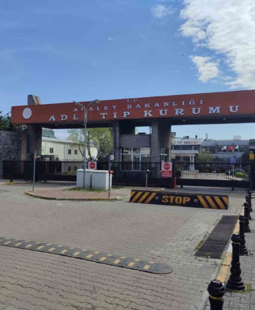 Pendik’teki feci kazada hayatını kaybeden 4 kişinin cenazesi Adli Tıp Kurumundan alındı
