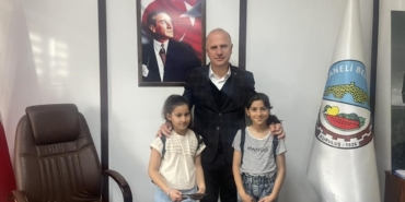 Belediye başkanından miniklere samimi karşılama