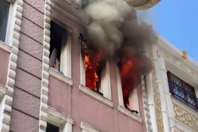 Fatih’te apartta çıkan yangında 2 kişi kurtarıldı