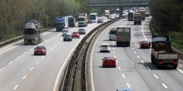 Tatilciler yola çıktı, otoyol Sakarya geçişinde akıcı yoğunluk oluştu