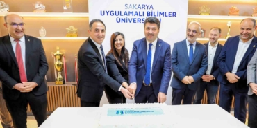 SUBÜ, tam kurumsal akreditasyonunu kutladı