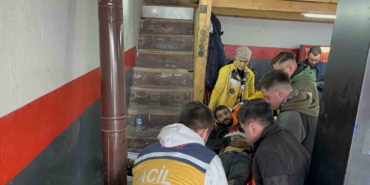 Tamircide otomobilden fırlayan helezon yayı hastanelik etti