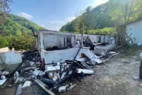 Tek katlı ev küle döndü