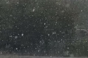 Kocaeli’de aniden bastıran dolu sürücülere zor anlar yaşattı