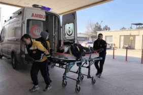 Cam takarken dengesini kaybeden işçi 5 metre yükseklikten düştü